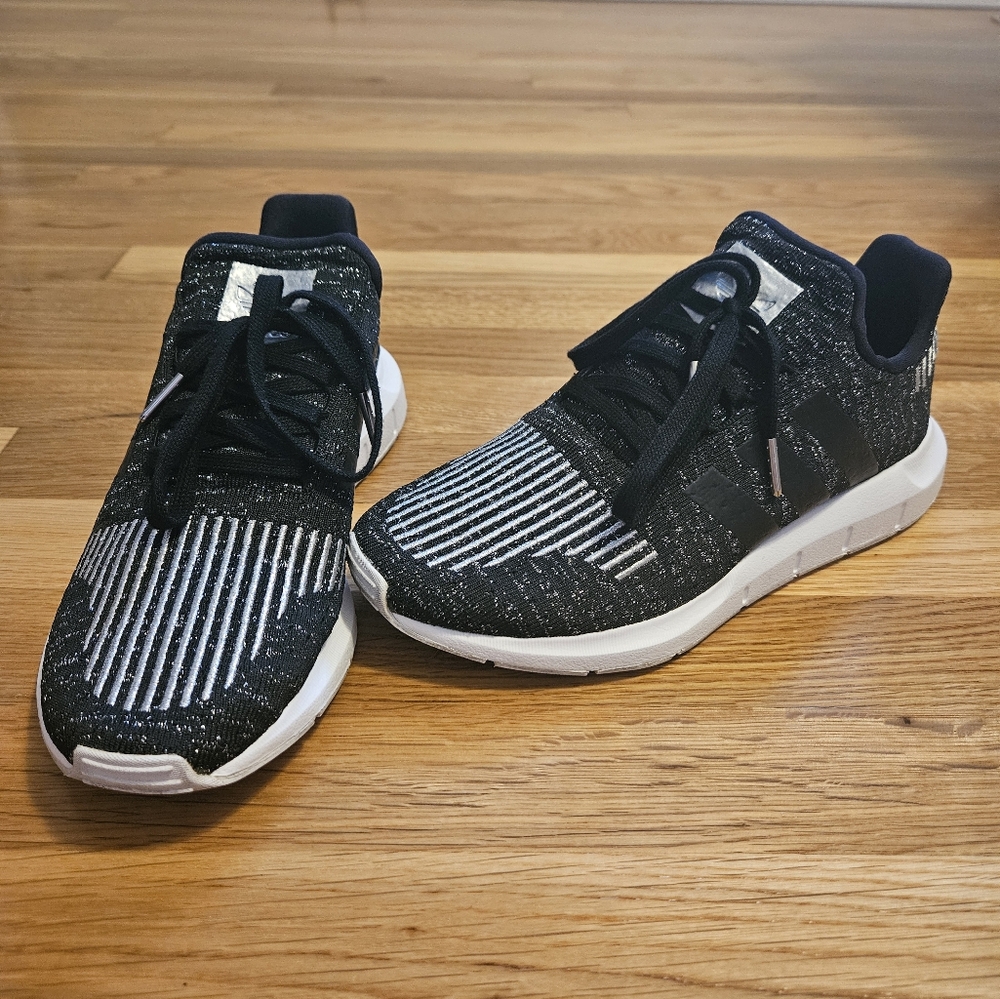 Womens Adidas Swift Run, size 8, black white silver